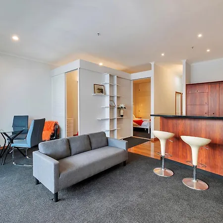 Ferienwohnung Viaduct Loft 2Br Delight With Netflix And Aircon